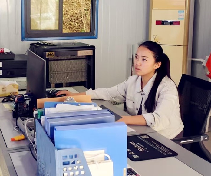 堅守安全防線，綻放巾幗風采｜記西溝鐵礦安全監(jiān)控員黃春玲